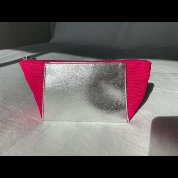 Cosmetic bag - Picture 1 of 4